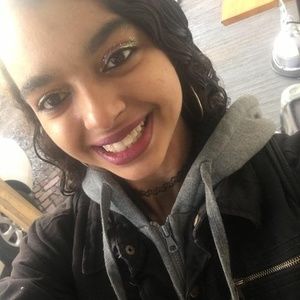 Meet your Posher, Carlie